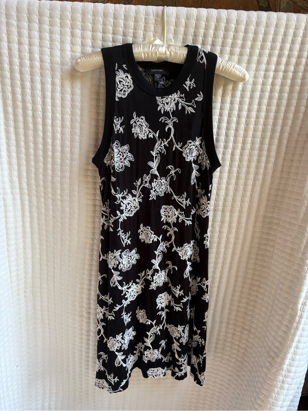Karen Kane Black & White Floral Embroidered Sleeveless Dress L